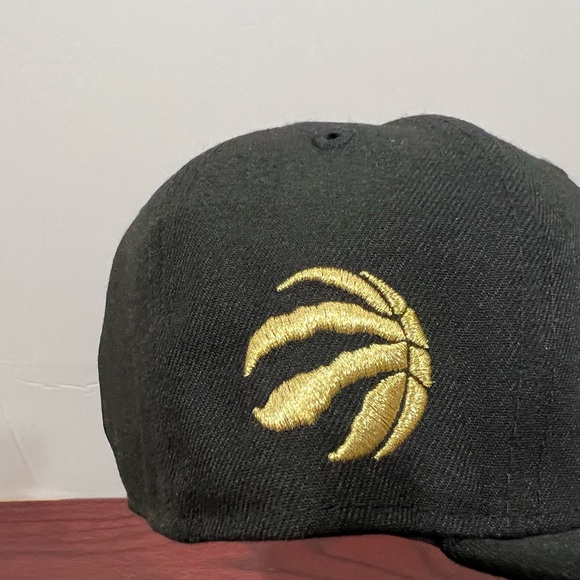 New Era, 59Fifty Fitted Hat, Toronto Raptors, Black & Gold - Picture 2 of 11